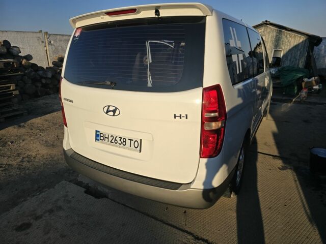 Белый Хендай Старекс, объемом двигателя 2.5 л и пробегом 230 тыс. км за 14000 $, фото 4 на Automoto.ua