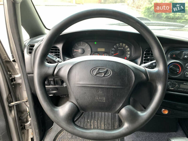 Серый Хендай Старекс, объемом двигателя 2.48 л и пробегом 191 тыс. км за 5000 $, фото 23 на Automoto.ua