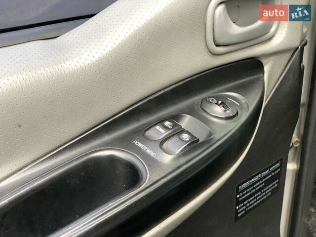 Серый Хендай Старекс, объемом двигателя 2.48 л и пробегом 191 тыс. км за 5000 $, фото 11 на Automoto.ua