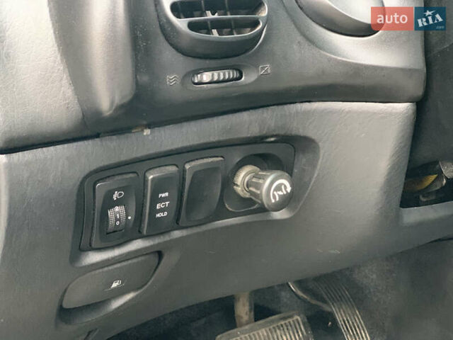 Серый Хендай Старекс, объемом двигателя 2.48 л и пробегом 191 тыс. км за 5000 $, фото 20 на Automoto.ua