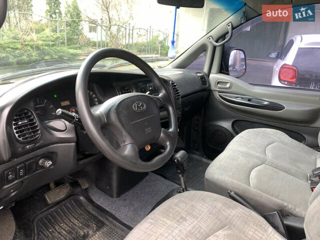 Серый Хендай Старекс, объемом двигателя 2.48 л и пробегом 191 тыс. км за 5000 $, фото 16 на Automoto.ua