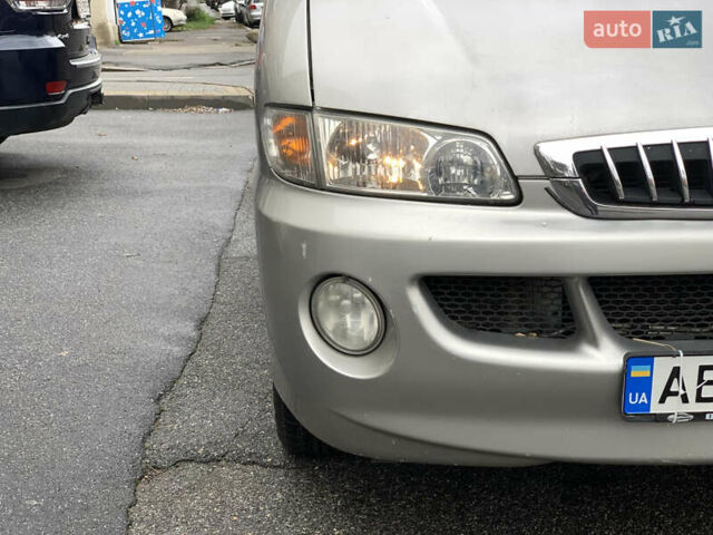 Серый Хендай Старекс, объемом двигателя 2.48 л и пробегом 191 тыс. км за 5000 $, фото 8 на Automoto.ua