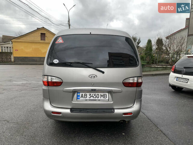 Серый Хендай Старекс, объемом двигателя 2.48 л и пробегом 191 тыс. км за 5000 $, фото 4 на Automoto.ua