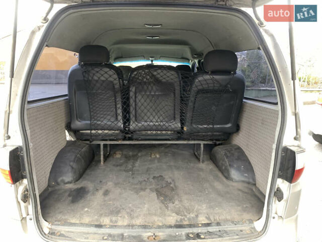 Серый Хендай Старекс, объемом двигателя 2.48 л и пробегом 191 тыс. км за 5000 $, фото 18 на Automoto.ua