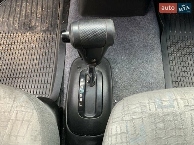 Серый Хендай Старекс, объемом двигателя 2.48 л и пробегом 191 тыс. км за 5000 $, фото 21 на Automoto.ua