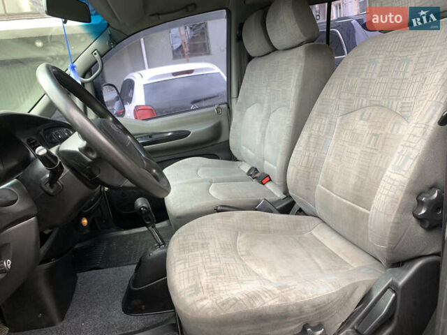 Серый Хендай Старекс, объемом двигателя 2.48 л и пробегом 191 тыс. км за 5000 $, фото 17 на Automoto.ua