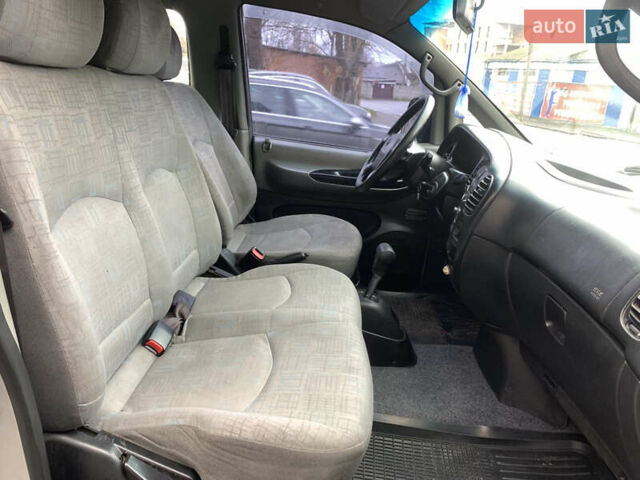 Серый Хендай Старекс, объемом двигателя 2.48 л и пробегом 191 тыс. км за 5000 $, фото 14 на Automoto.ua