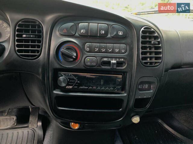 Серый Хендай Старекс, объемом двигателя 2.48 л и пробегом 191 тыс. км за 5000 $, фото 22 на Automoto.ua