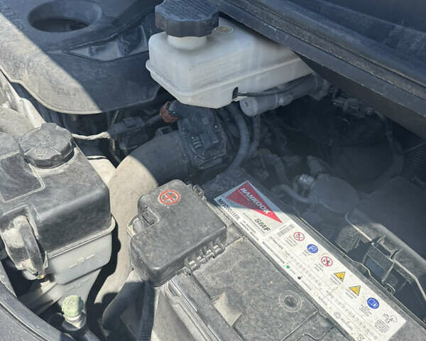 Сірий Хендай Старекс, об'ємом двигуна 2.5 л та пробігом 147 тис. км за 21500 $, фото 22 на Automoto.ua