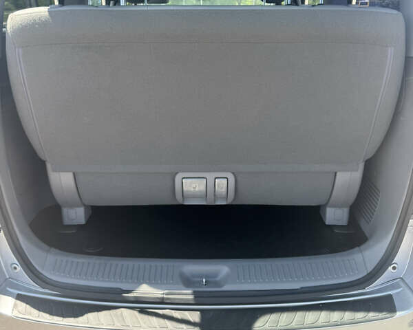 Сірий Хендай Старекс, об'ємом двигуна 2.5 л та пробігом 147 тис. км за 21500 $, фото 7 на Automoto.ua