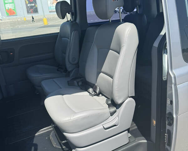 Сірий Хендай Старекс, об'ємом двигуна 2.5 л та пробігом 147 тис. км за 21500 $, фото 16 на Automoto.ua