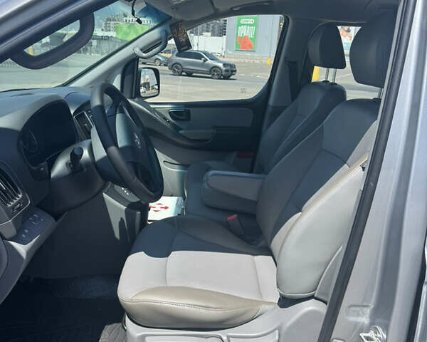 Серый Хендай Старекс, объемом двигателя 2.5 л и пробегом 147 тыс. км за 21500 $, фото 8 на Automoto.ua