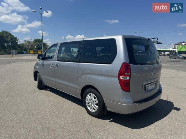 Серый Хендай Старекс, объемом двигателя 2.5 л и пробегом 147 тыс. км за 21500 $, фото 6 на Automoto.ua