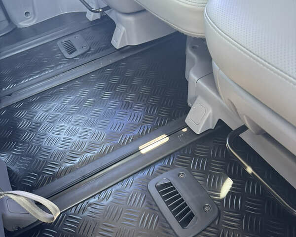 Серый Хендай Старекс, объемом двигателя 2.5 л и пробегом 147 тыс. км за 21500 $, фото 20 на Automoto.ua