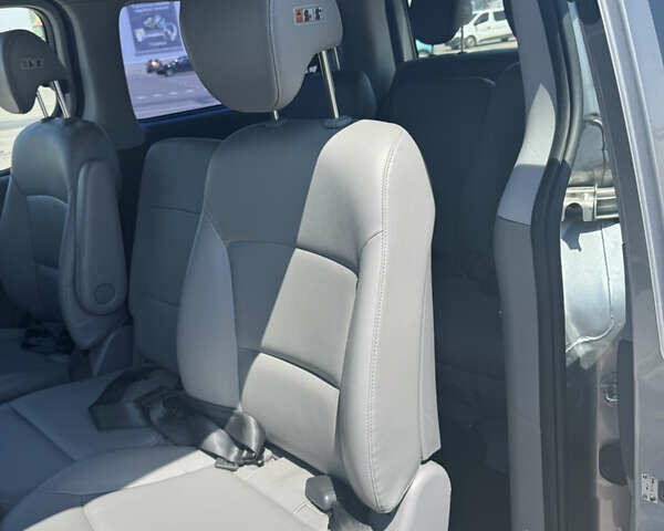 Сірий Хендай Старекс, об'ємом двигуна 2.5 л та пробігом 147 тис. км за 21500 $, фото 15 на Automoto.ua