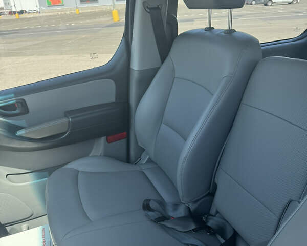 Серый Хендай Старекс, объемом двигателя 2.5 л и пробегом 147 тыс. км за 21500 $, фото 10 на Automoto.ua