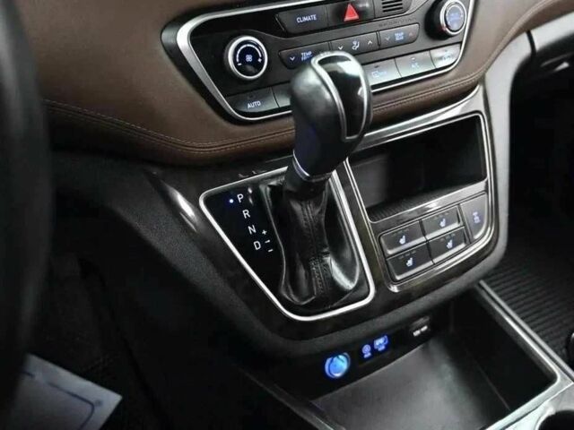 Хендай Старекс 2020 в Киеве на Automoto.ua Серый Хендай Старекс, объемом двигателя 2.5 л и пробегом 27 тыс. км за 21000 $, фото 9 на Automoto.ua