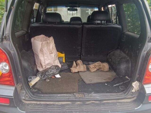 Черный Хендай Терракан, объемом двигателя 2.9 л и пробегом 235 тыс. км за 6415 $, фото 6 на Automoto.ua