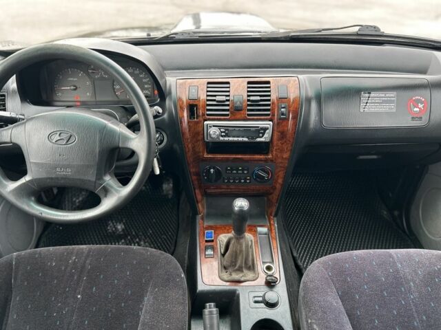 Черный Хендай Терракан, объемом двигателя 2.9 л и пробегом 320 тыс. км за 2900 $, фото 3 на Automoto.ua