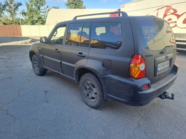 Черный Хендай Терракан, объемом двигателя 2.9 л и пробегом 300 тыс. км за 3750 $, фото 1 на Automoto.ua