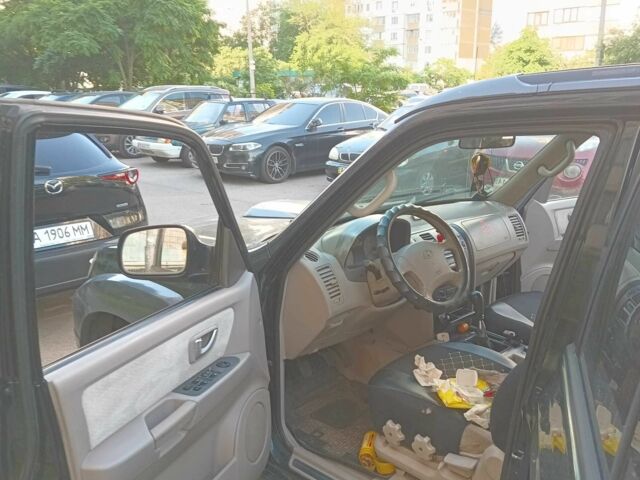 Черный Хендай Терракан, объемом двигателя 2.9 л и пробегом 240 тыс. км за 2975 $, фото 6 на Automoto.ua