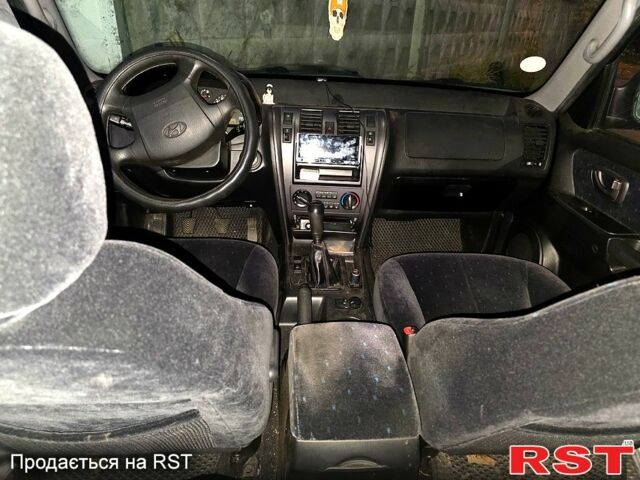 Фиолетовый Хендай Терракан, объемом двигателя 2.9 л и пробегом 377 тыс. км за 3500 $, фото 3 на Automoto.ua