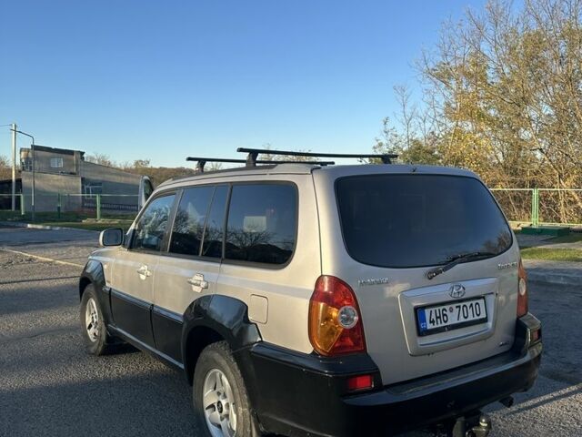 Серый Хендай Терракан, объемом двигателя 0 л и пробегом 300 тыс. км за 4600 $, фото 5 на Automoto.ua