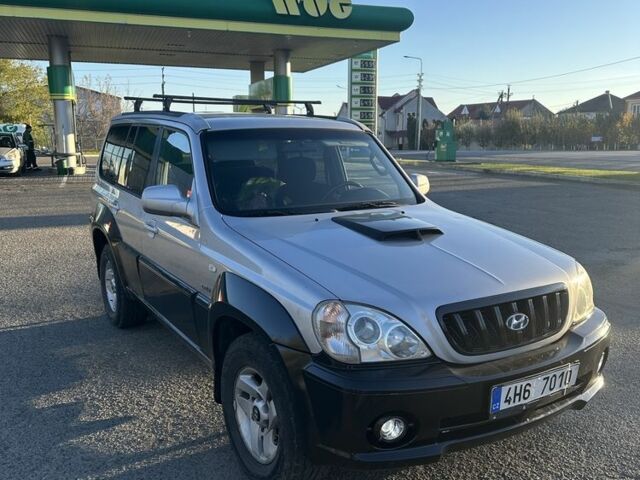 Серый Хендай Терракан, объемом двигателя 0 л и пробегом 300 тыс. км за 4600 $, фото 2 на Automoto.ua