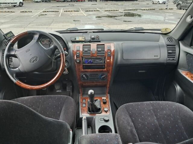 Серый Хендай Терракан, объемом двигателя 2.9 л и пробегом 220 тыс. км за 5800 $, фото 7 на Automoto.ua