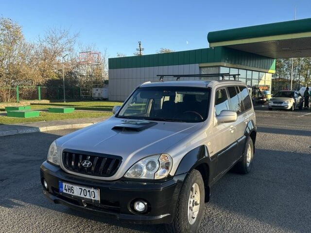 Серый Хендай Терракан, объемом двигателя 0 л и пробегом 300 тыс. км за 4600 $, фото 1 на Automoto.ua
