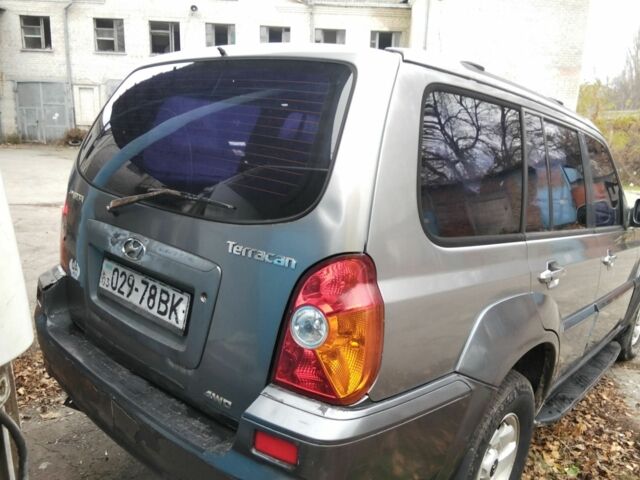 Серый Хендай Терракан, объемом двигателя 2.5 л и пробегом 240 тыс. км за 4200 $, фото 1 на Automoto.ua