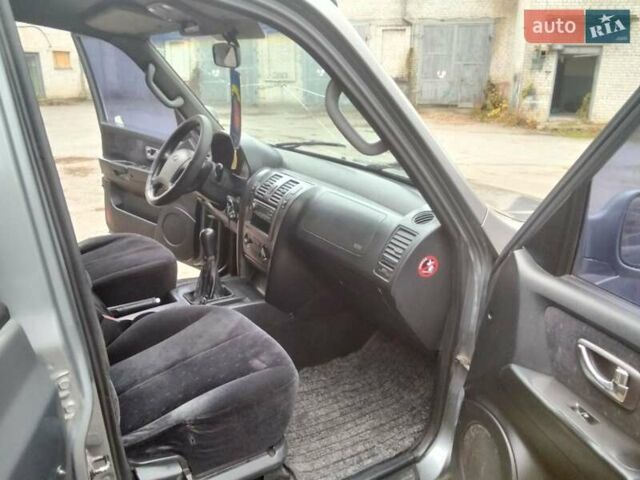 Серый Хендай Терракан, объемом двигателя 2.5 л и пробегом 240 тыс. км за 4200 $, фото 1 на Automoto.ua