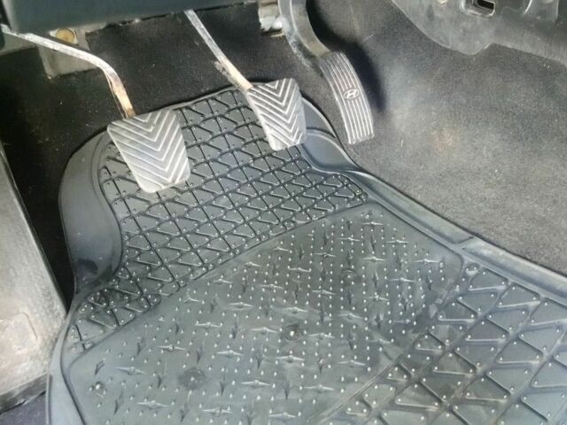 Серый Хендай Терракан, объемом двигателя 2.9 л и пробегом 347 тыс. км за 3250 $, фото 10 на Automoto.ua