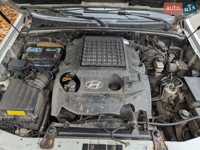 Серый Хендай Терракан, объемом двигателя 2.9 л и пробегом 358 тыс. км за 6800 $, фото 1 на Automoto.ua