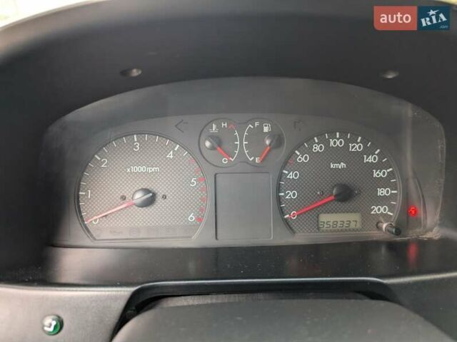 Серый Хендай Терракан, объемом двигателя 2.9 л и пробегом 358 тыс. км за 6800 $, фото 2 на Automoto.ua