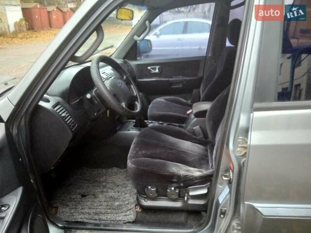 Серый Хендай Терракан, объемом двигателя 2.5 л и пробегом 240 тыс. км за 4200 $, фото 5 на Automoto.ua