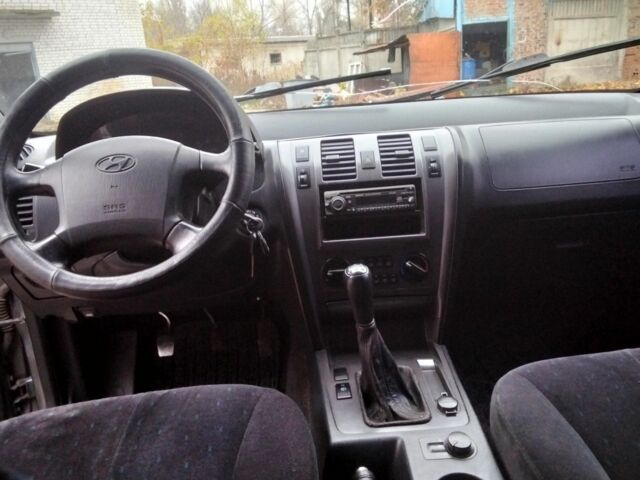 Серый Хендай Терракан, объемом двигателя 2.5 л и пробегом 240 тыс. км за 4200 $, фото 5 на Automoto.ua