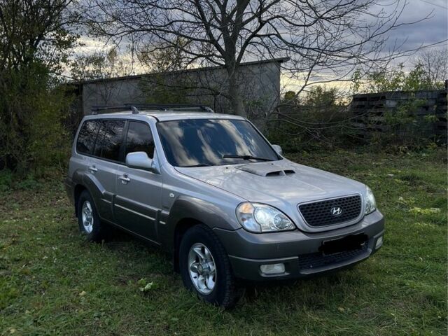 Серый Хендай Терракан, объемом двигателя 2.9 л и пробегом 260 тыс. км за 4200 $, фото 1 на Automoto.ua