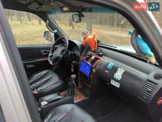 Серый Хендай Терракан, объемом двигателя 2.9 л и пробегом 252 тыс. км за 5000 $, фото 5 на Automoto.ua