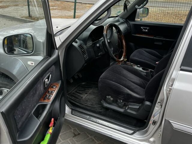 Серый Хендай Терракан, объемом двигателя 2.9 л и пробегом 285 тыс. км за 3067 $, фото 6 на Automoto.ua