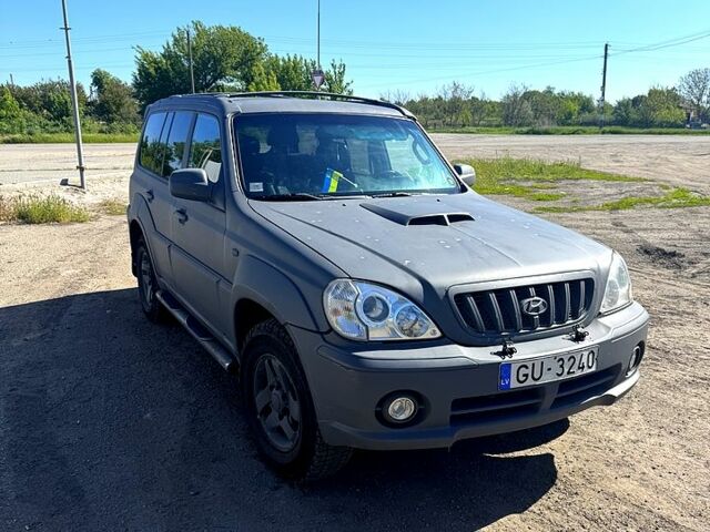 Серый Хендай Терракан, объемом двигателя 2.9 л и пробегом 375 тыс. км за 3700 $, фото 1 на Automoto.ua