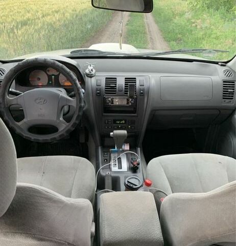 Серый Хендай Терракан, объемом двигателя 2.9 л и пробегом 260 тыс. км за 4200 $, фото 6 на Automoto.ua