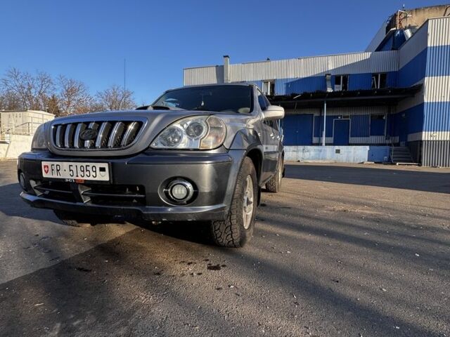 Серый Хендай Терракан, объемом двигателя 2.9 л и пробегом 245 тыс. км за 3000 $, фото 2 на Automoto.ua