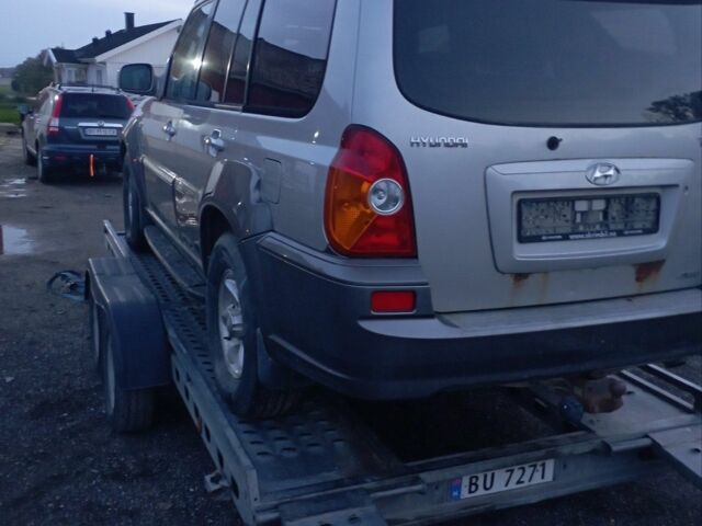 Серый Хендай Терракан, объемом двигателя 2.9 л и пробегом 248 тыс. км за 4500 $, фото 2 на Automoto.ua