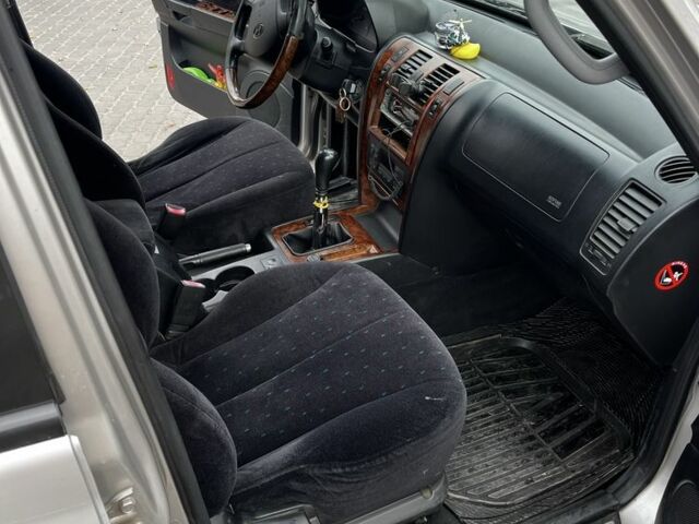 Серый Хендай Терракан, объемом двигателя 2.9 л и пробегом 285 тыс. км за 3067 $, фото 4 на Automoto.ua