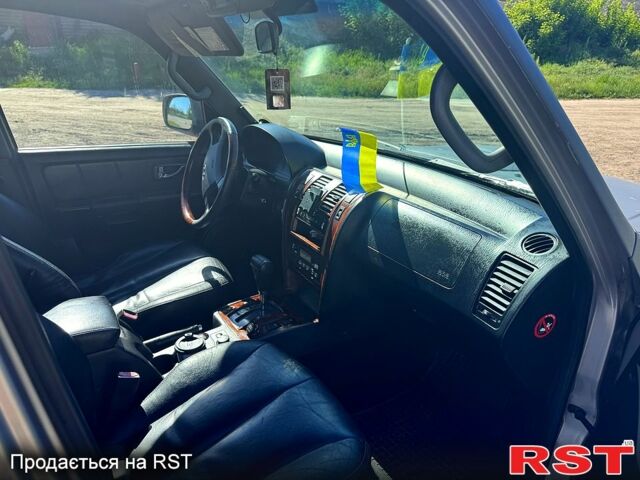 Серый Хендай Терракан, объемом двигателя 2.9 л и пробегом 375 тыс. км за 3700 $, фото 2 на Automoto.ua