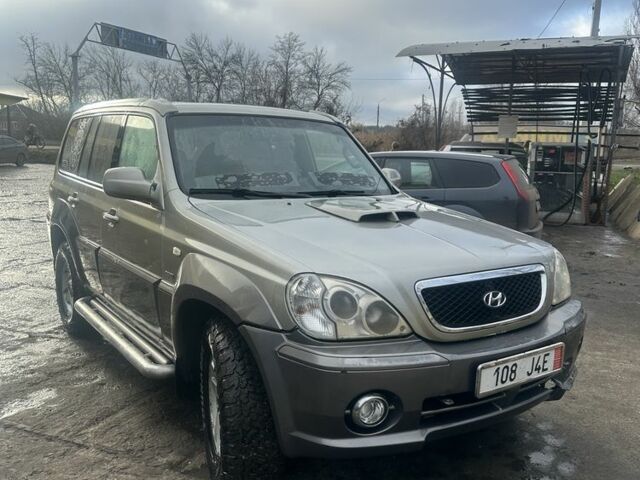 Серый Хендай Терракан, объемом двигателя 0 л и пробегом 347 тыс. км за 3100 $, фото 1 на Automoto.ua
