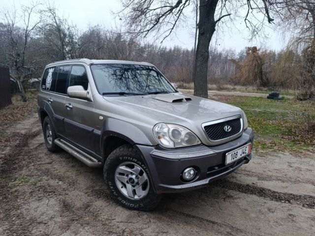 Серый Хендай Терракан, объемом двигателя 2.9 л и пробегом 333 тыс. км за 3200 $, фото 2 на Automoto.ua