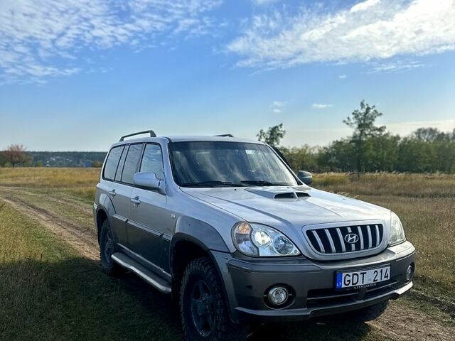 Серый Хендай Терракан, объемом двигателя 2.9 л и пробегом 300 тыс. км за 3700 $, фото 5 на Automoto.ua