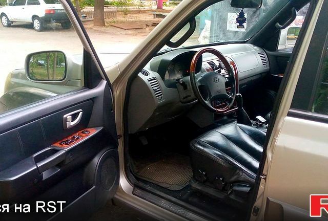 Серый Хендай Терракан, объемом двигателя 2.9 л и пробегом 435 тыс. км за 3800 $, фото 3 на Automoto.ua